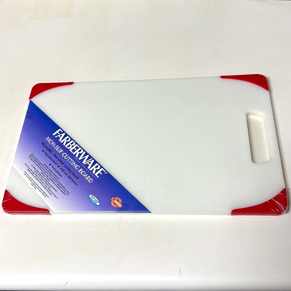 Farberware Non-Slip Cutting Board - NEW